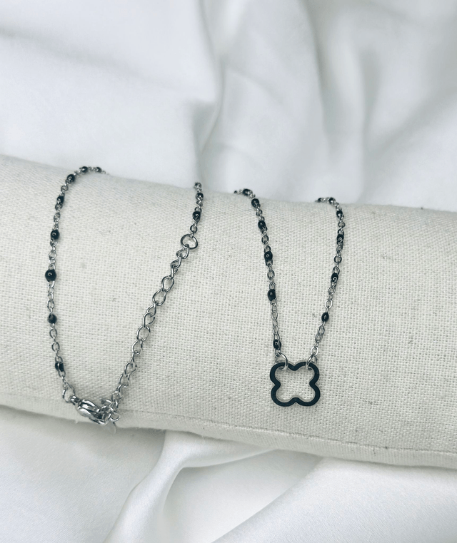 7-Collier perles motif fleur 