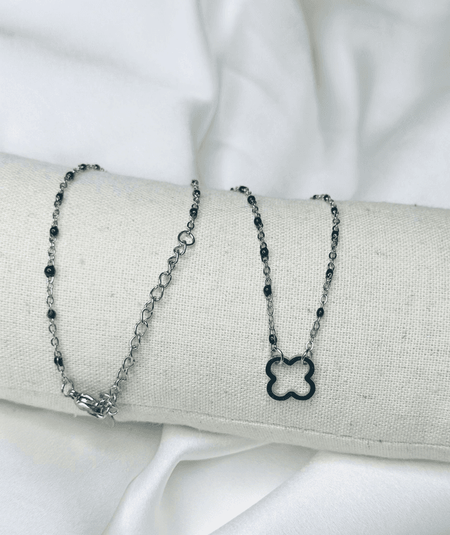 7-Collier perles motif fleur 